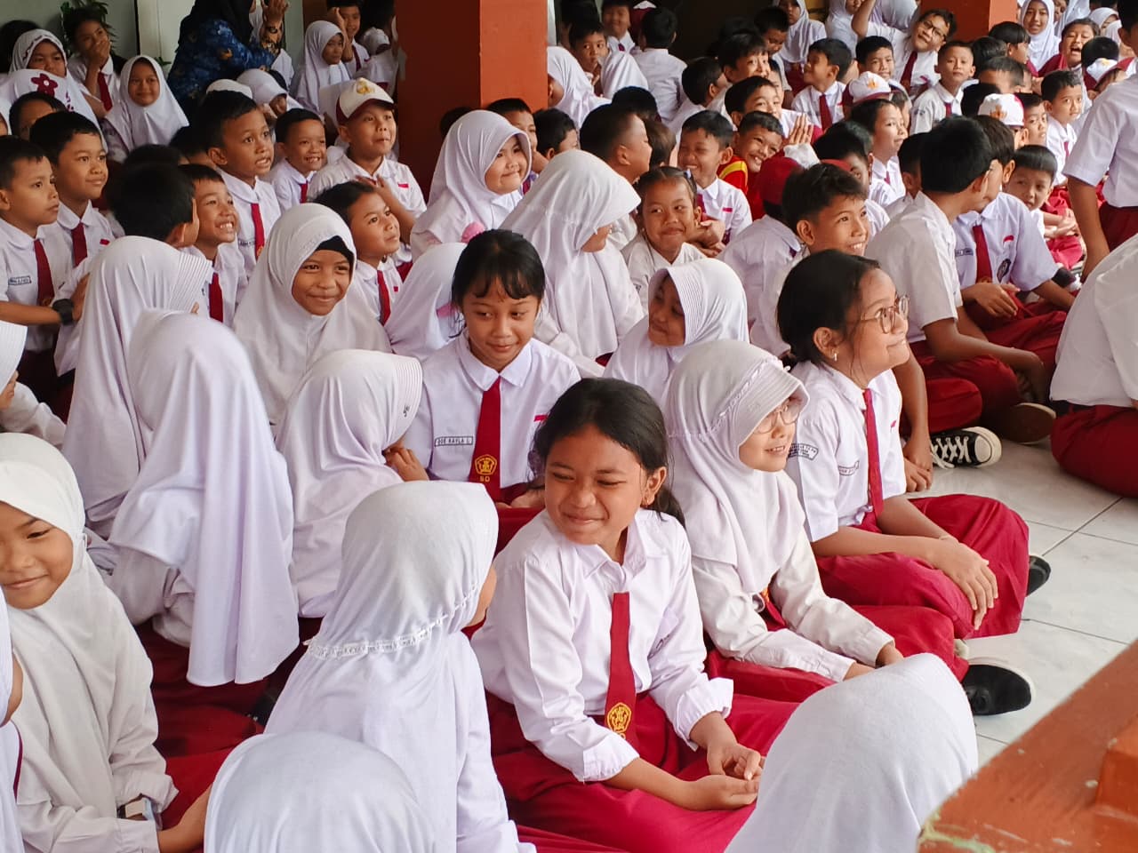 Wisata LiterAsyik Ke SDN Makasar 06